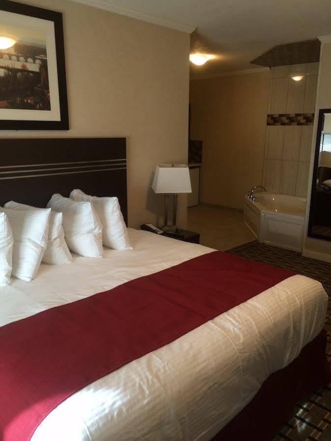 Motel Super 8 By Wyndham Watrous Exterior foto