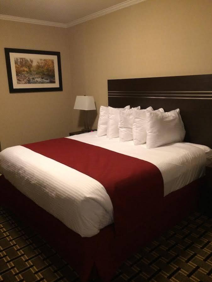 Motel Super 8 By Wyndham Watrous Exterior foto